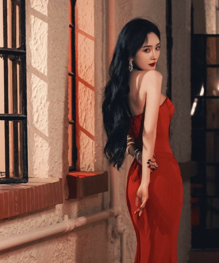 KHI NỮ TỔNG TÀI R A T AY