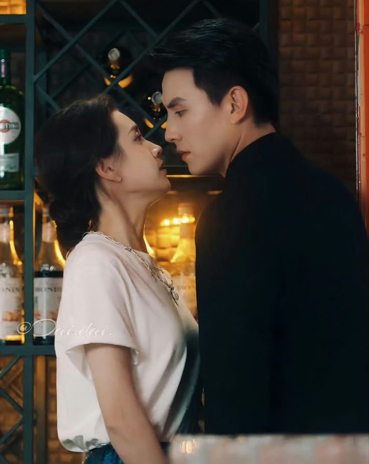 CHỒNG MẬP MỜ VỚI NỮ CẤP DƯỚI