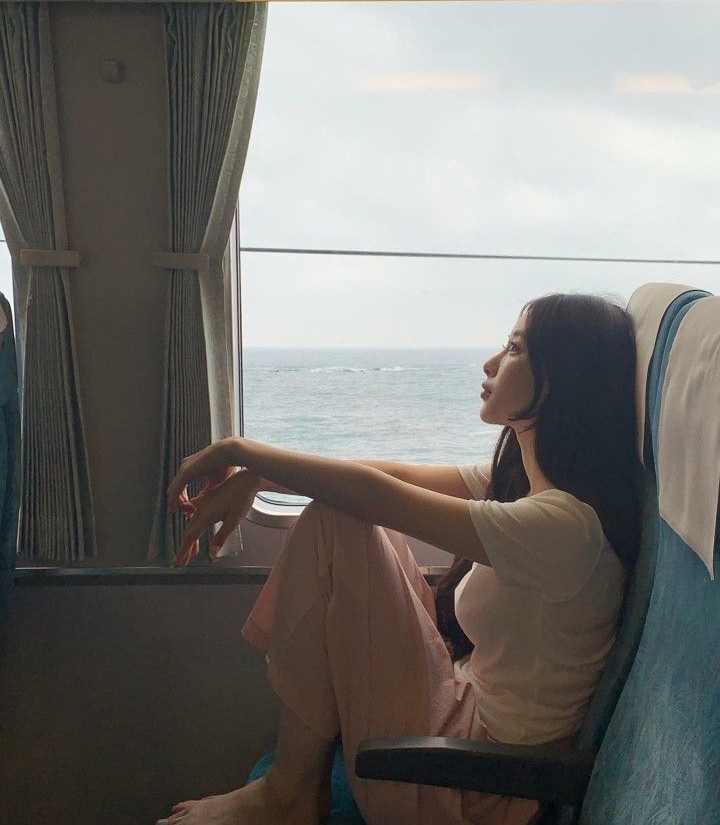 Vùi Sâu Dưới Tàn Tích